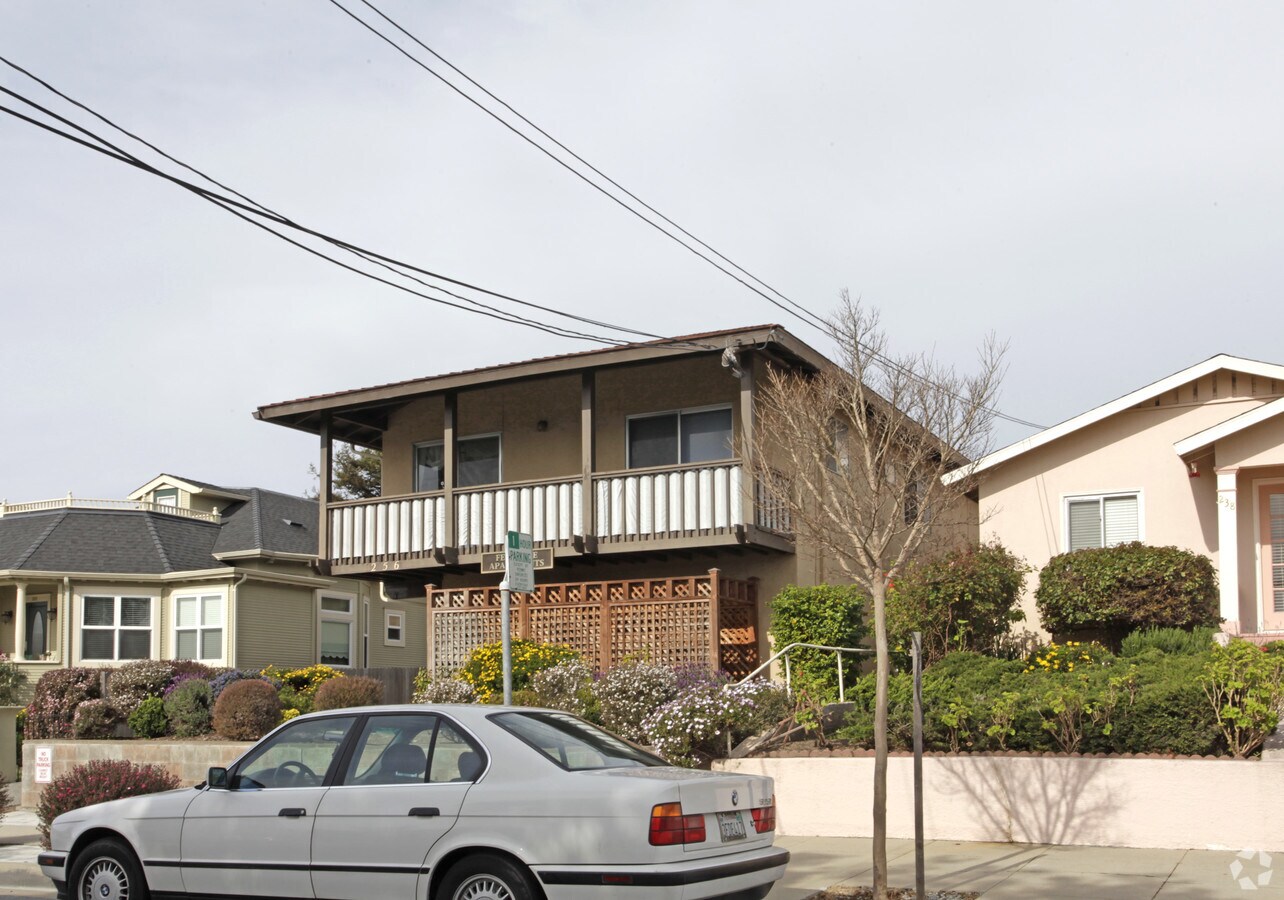 Photo - Ferrante Apartments