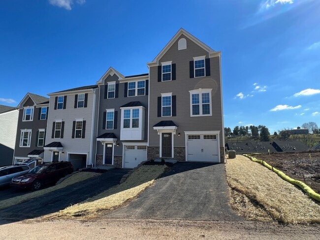 Building Photo - 67 Hewstone Ct Unit 1