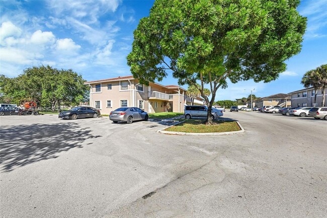 Photo - 906 Twin Lakes Dr Unit 8-J