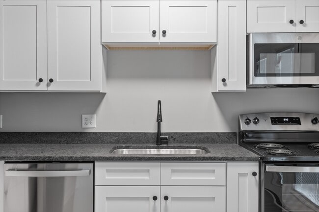 Building Photo - 400 Gallery Ln