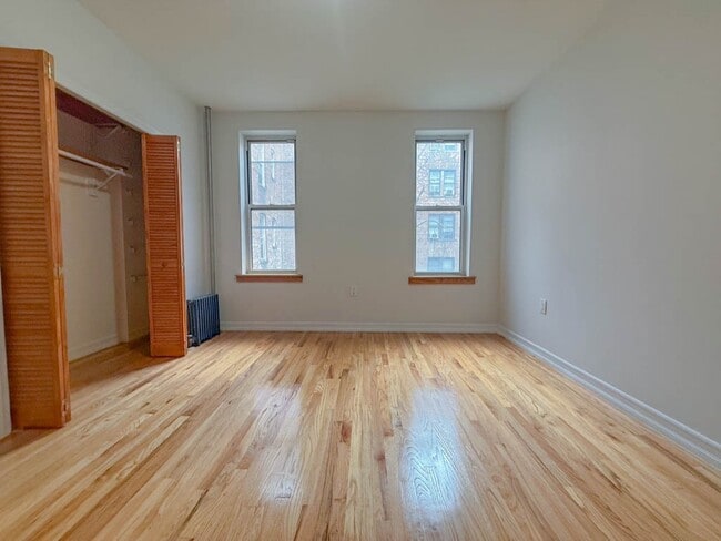 Building Photo - 707 W 171st St Rental