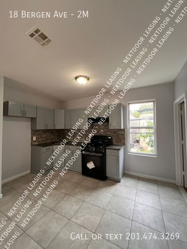 Building Photo - 18 Bergen Ave Unit 2M Rental