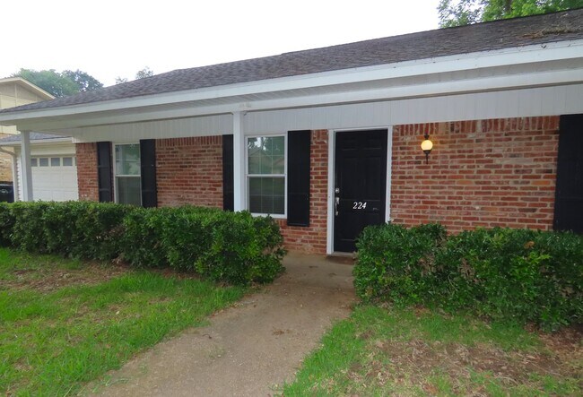 Photo - South Tyler! Lovely 3 Bedroom, 2 Bath House w/Garage