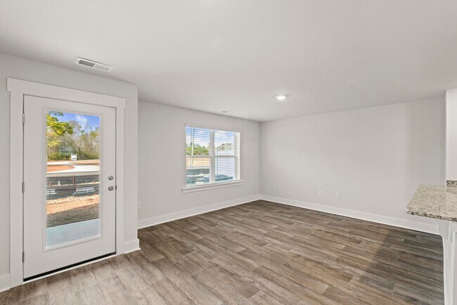 Photo - MOVE IN SPECIAL- ONE FREE MONTH RENT WITH A LEASE SIGNED BY FEB. 1!!