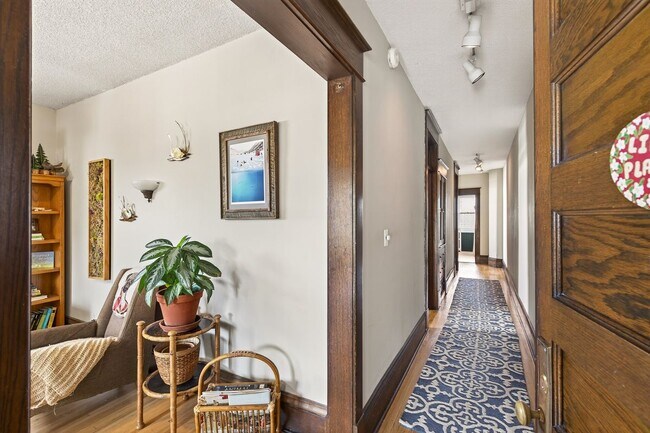 Photo - 722 Grand Ave