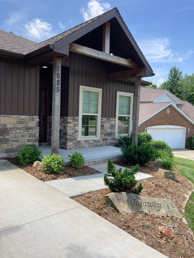 Photo - 1085 Melchior Dr N