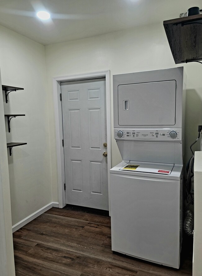 Building Photo - 3914 Clark St Unit #B