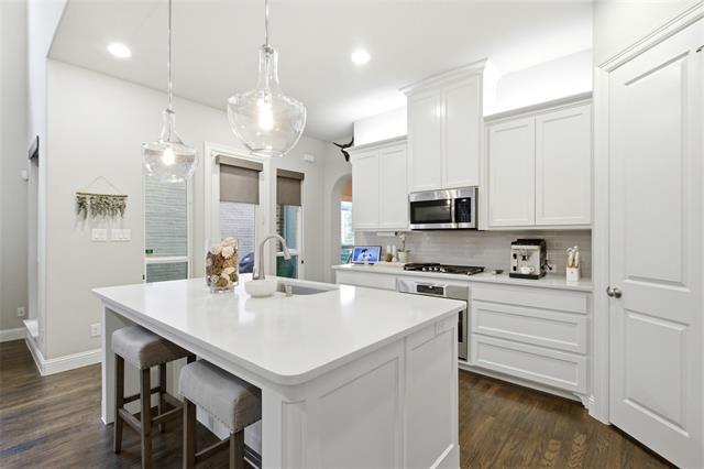 Photo - 7400 Van Tuyl Pkwy