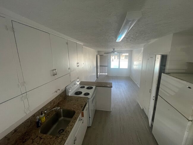 Building Photo - 707 Kihapai Plz Unit #2