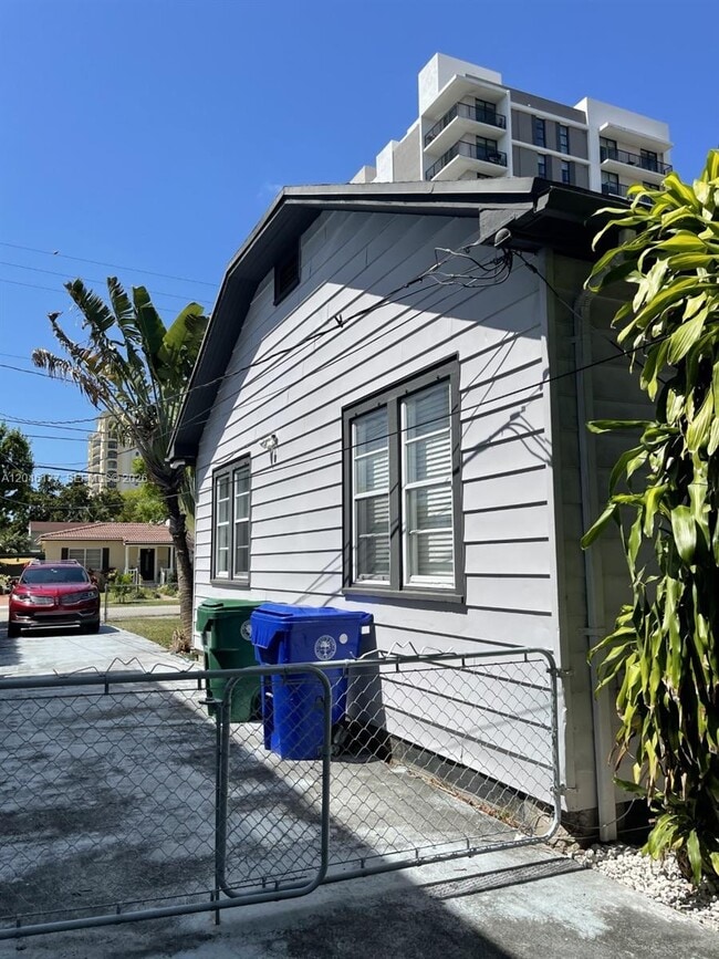 Photo - 3665 SW 15th St
