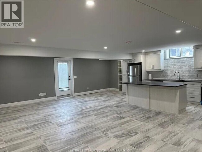 Photo - 104 Lambert St