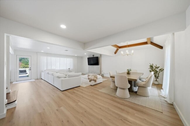 Photo - 5610 Court of Lions St