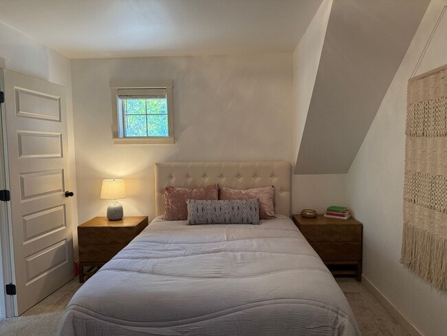 Photo - Charming 2 Bed with a Fenced Backyard