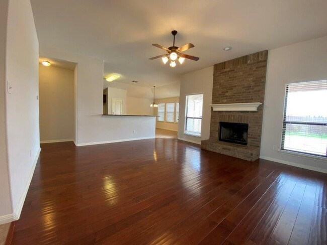 Building Photo - 1527 Woodlands Dr Rental