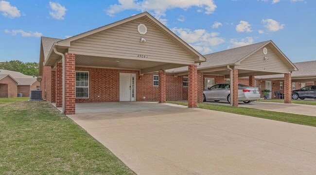 Building Photo - 4504 Regina Ct Unit 1