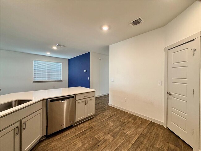 Photo - 3008 Louris Ln