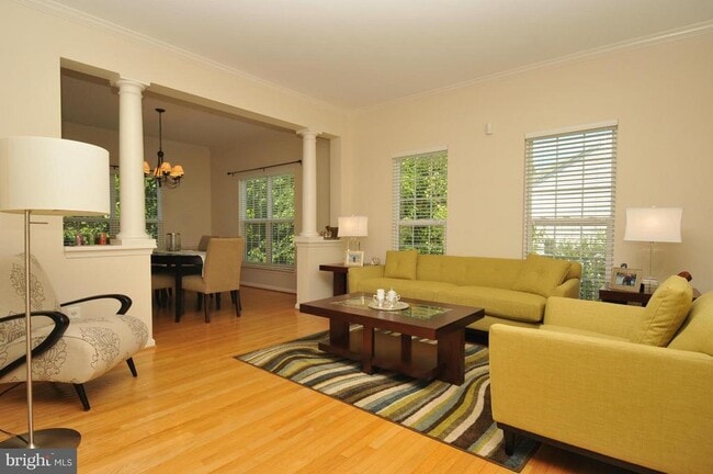 Photo - 43156 Malloch Pl
