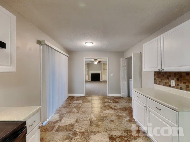 Photo - 2198 Colony Dr