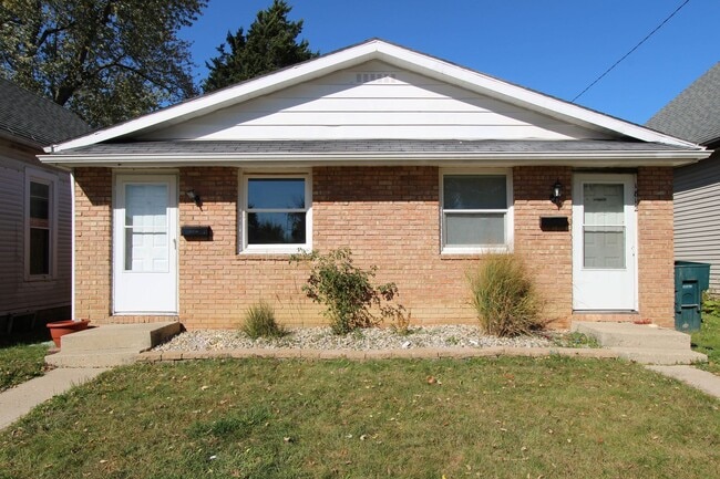 Building Photo - Near Local Shops and Restaurants Unit 1812 W 7th St.