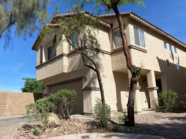 Building Photo - Stylishly Updated 4 Bed 2.5 Bath Corner Lot Home Near 95 & Russell with Spacious Layout & Outdoor...