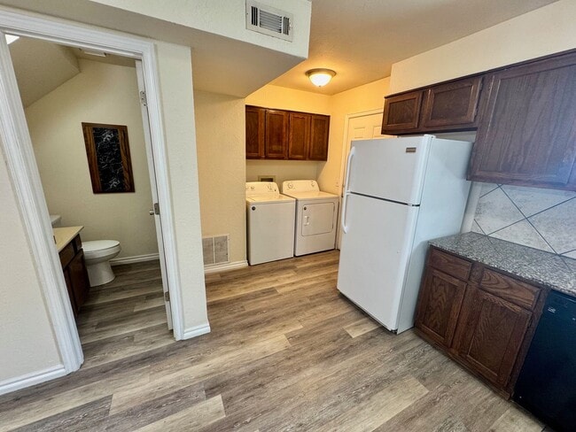 Photo - Town Houses Unit 806 Jenkins