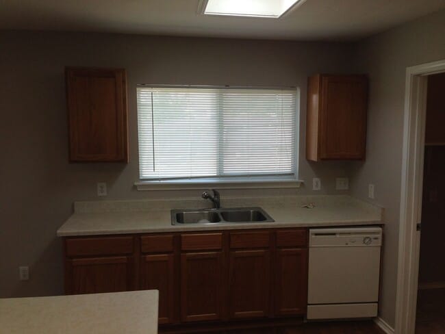 Photo - 313 Edgewood Cove