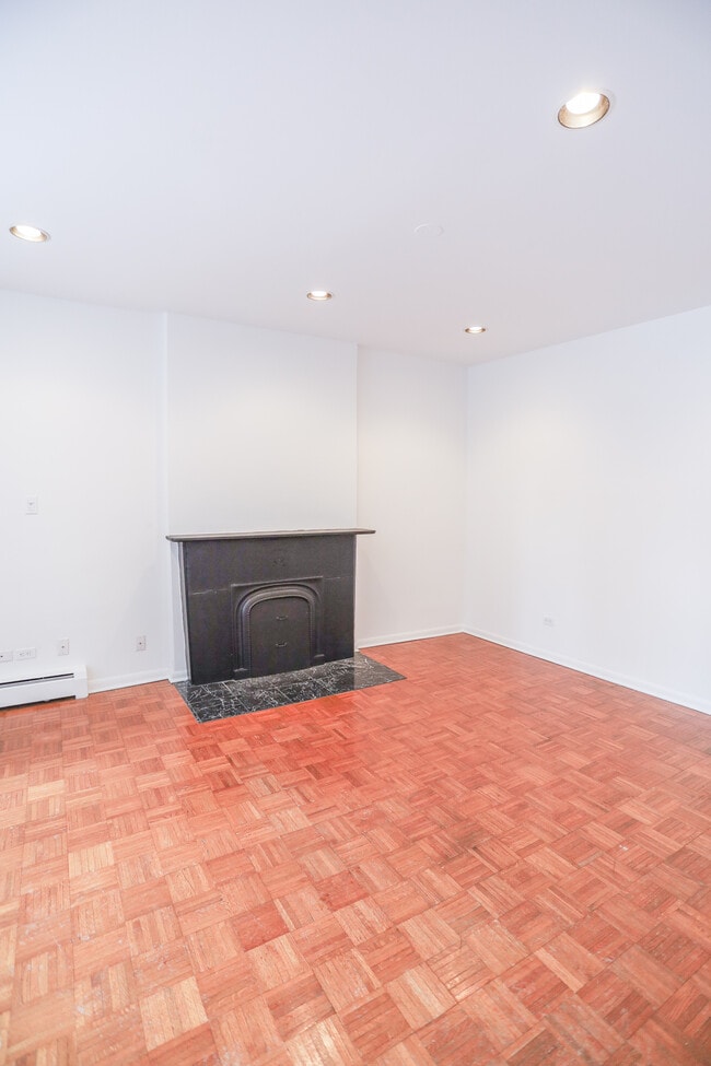 Photo - 172 W Menomonee St Unit #G