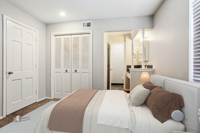 Clove Manor Apartments