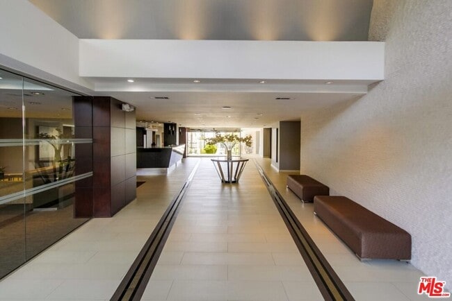 Photo - 7250 Franklin Ave Unidad 702