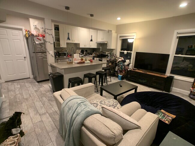 Building Photo - 78 Linden St Unit 2