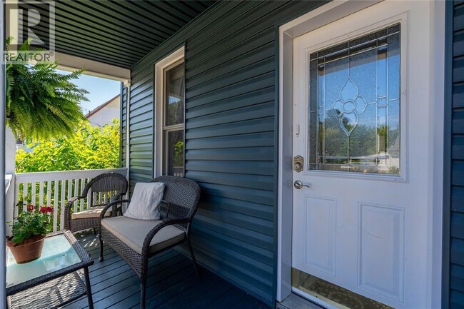 Photo - 224 Vidal St S