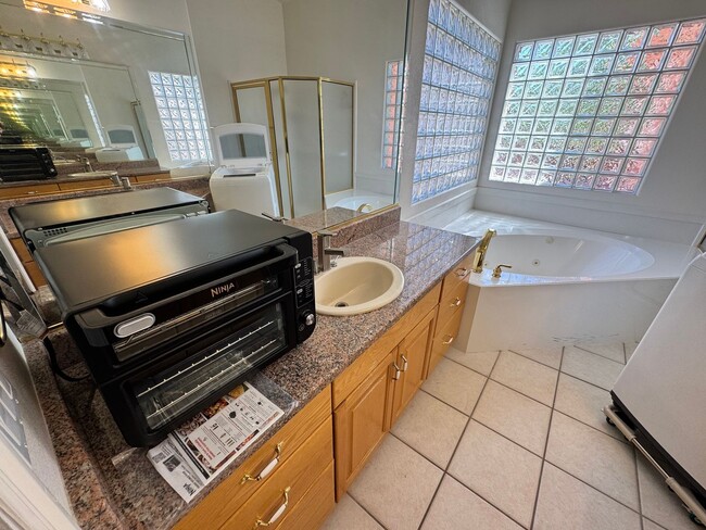 Photo - Remodeled, quiet Garden View 1 Bed Studio!