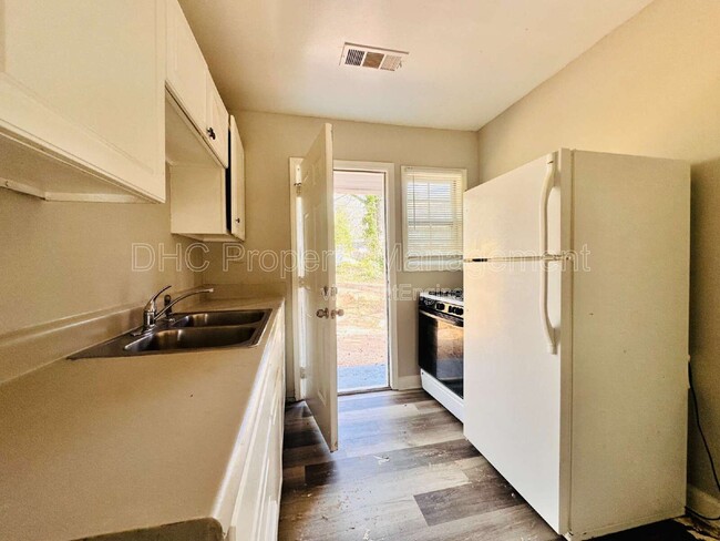 Photo - 1435 Lynford Dr SW