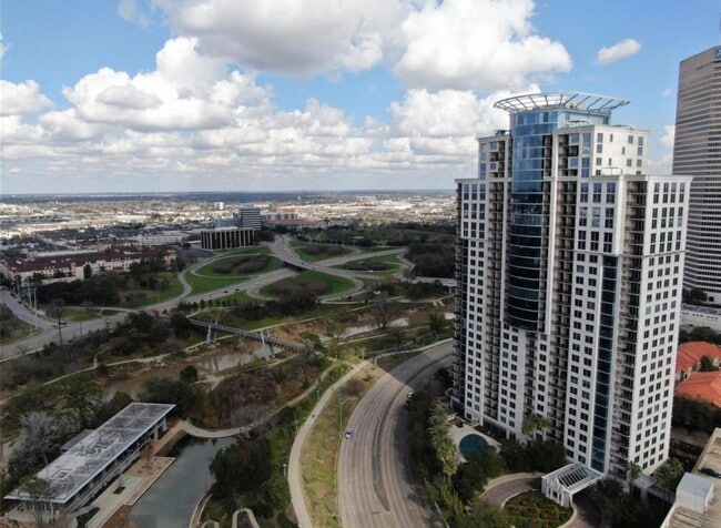 Building Photo - 3333 Allen Pkwy Unit 1403