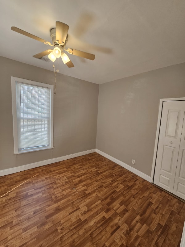 Photo - 809 Eastern Ave NE