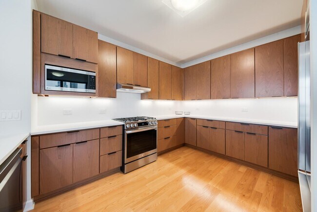 Photo - 1600 S Prairie Ave Unit 1902