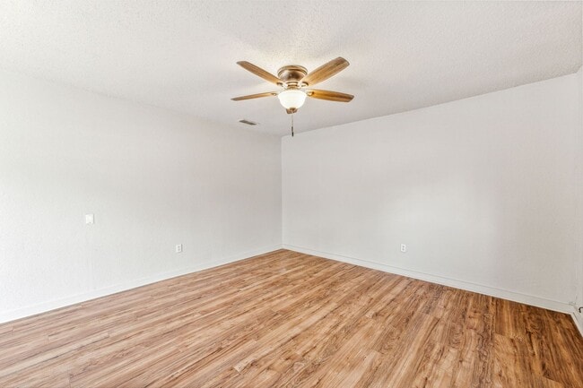 Photo - 1391 N Paddock Ave