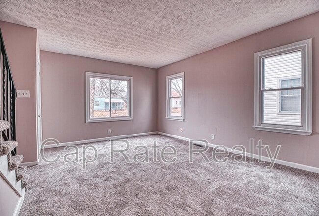 1143 Duxberry Ave