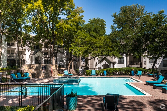 Building Photo - Thornbury at Chase Oaks