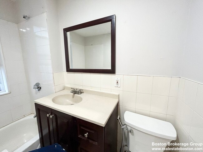 Photo - 18 Eastman St Unit 2