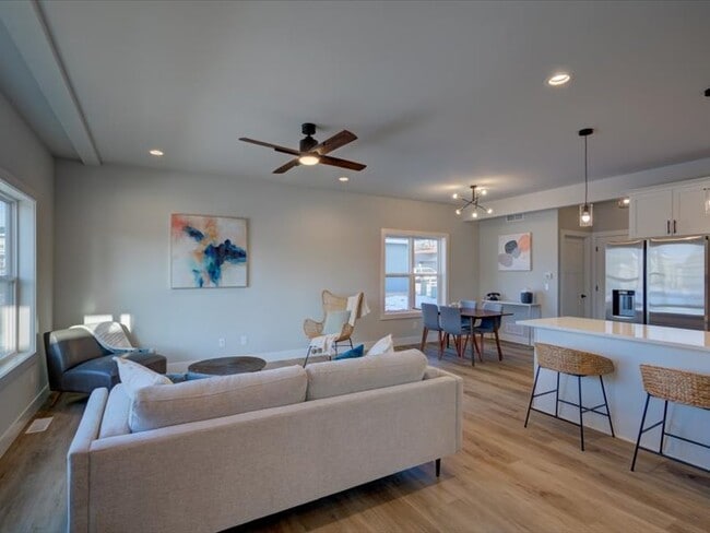 Photo - 4880 Romaine Rd