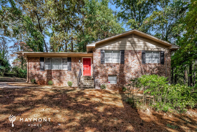 Beautiful Home in a Serene Setting - Beautiful Home in a Serene Setting