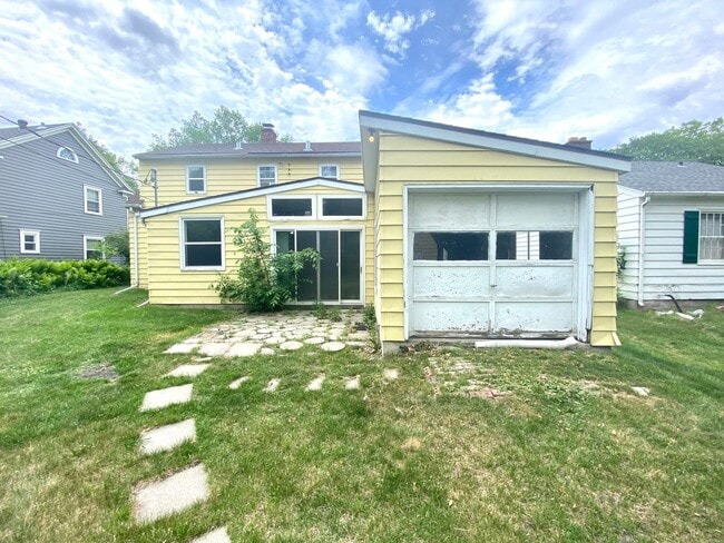 Photo - 5 bed 1.5 Bath Single Family Home! Near NDSU!