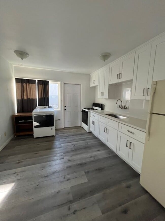 Photo - Iroquois Avenue Unit 4841