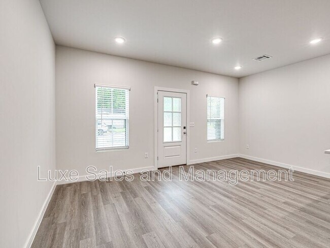 Photo - 606 W 2nd St