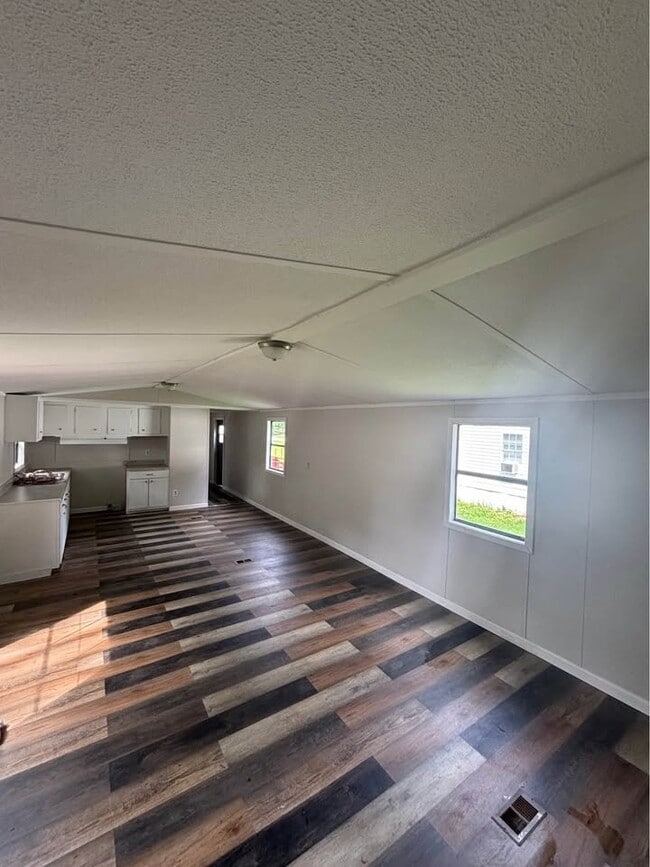 Photo - 103 Amberwood Ln