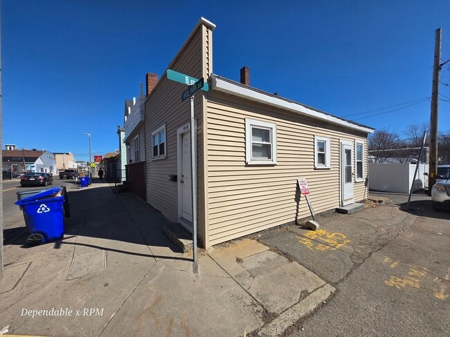 Photo - Studio 1 bath with Full Kitchen Available in Hyde Park