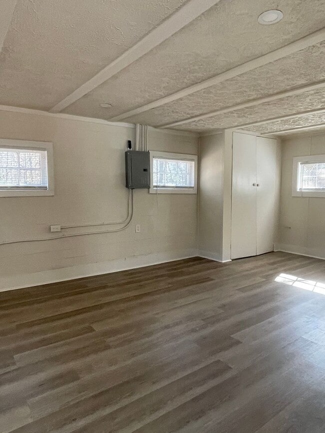 Photo - 1 BR/1 BA Cottage Off Prince Ave!