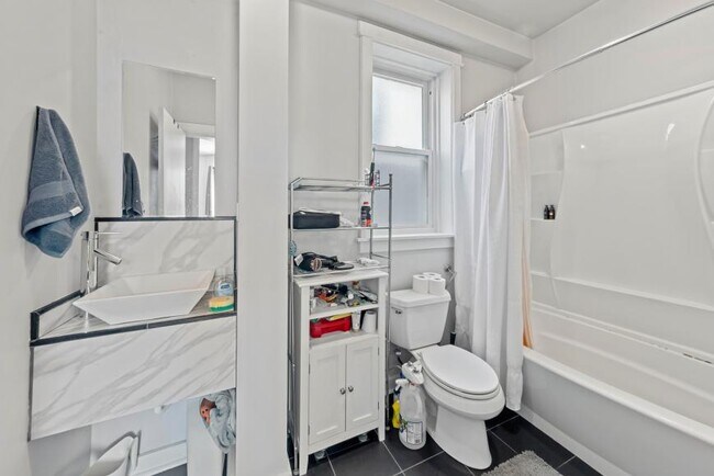 Photo - 1 bedroom in Chicago IL 66022 Unit 3R