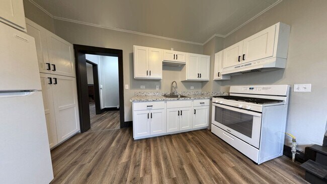 Photo - 606 Randolph St Unit Lower